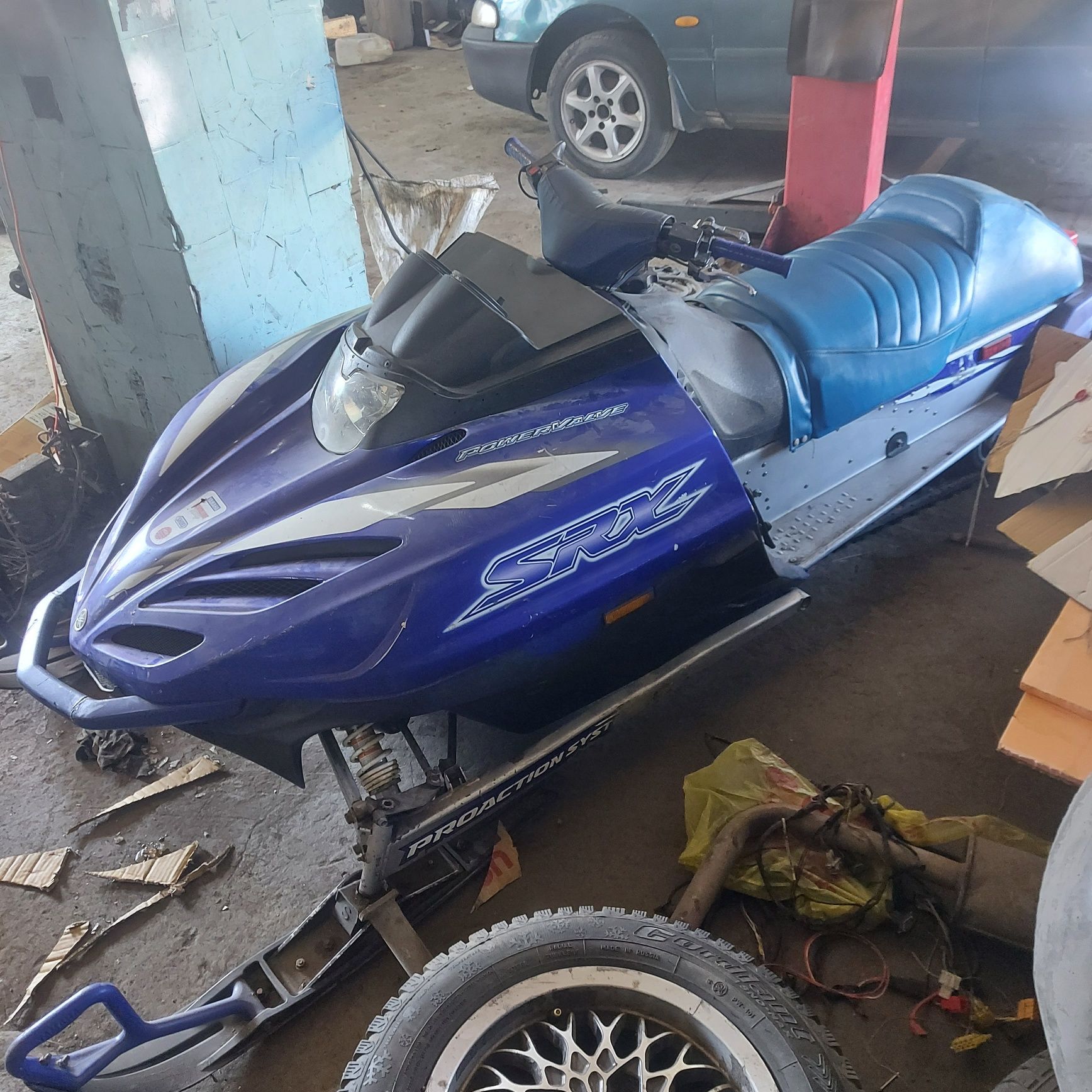 Продам снегоход Yamaha SRX700