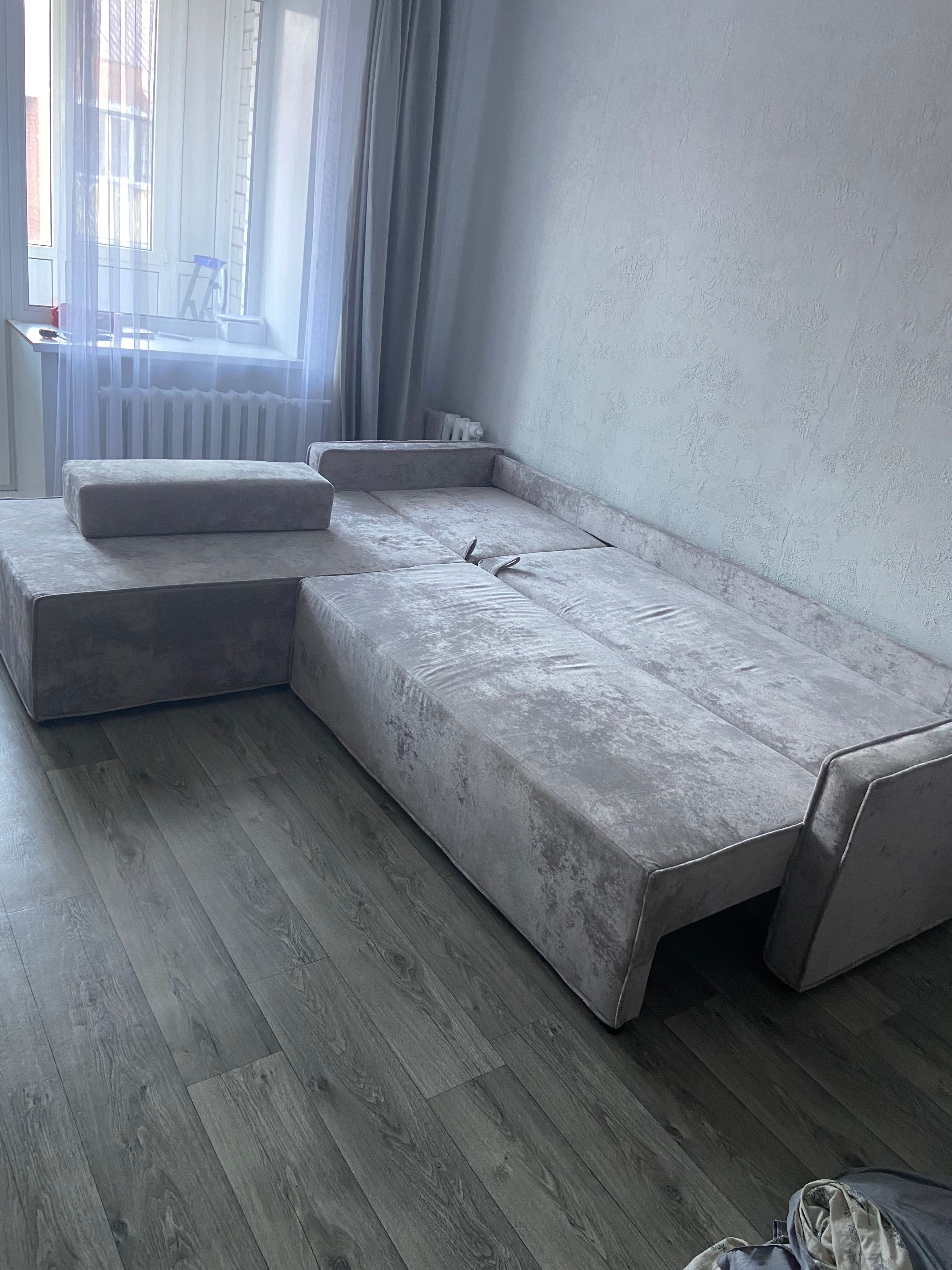 Продаю диван абсолютно новый. Торг