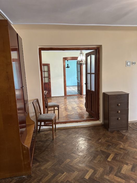 Casa saseasca cu: curte, teren, garaj, beci, pod, anexe Str.Caraiman29