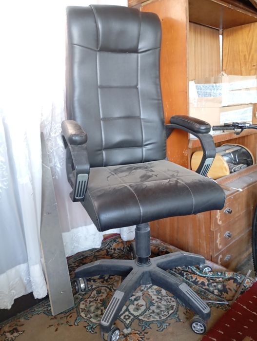 Кресло офисное кожаное