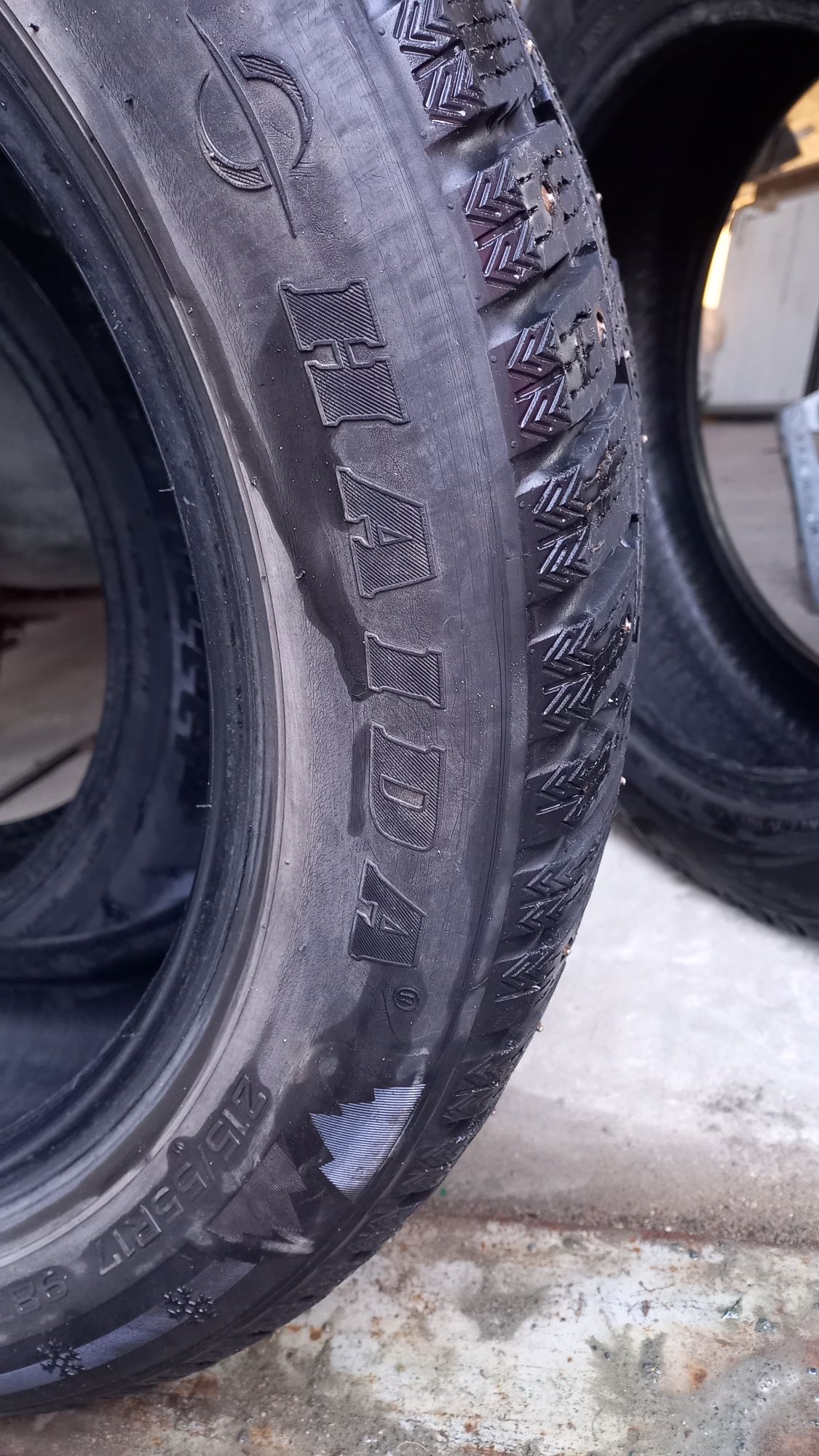 Продам резину 215/55R17, в бывшем употреблении.