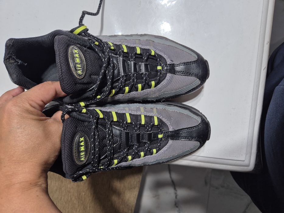 Adidași Nike foarte buni