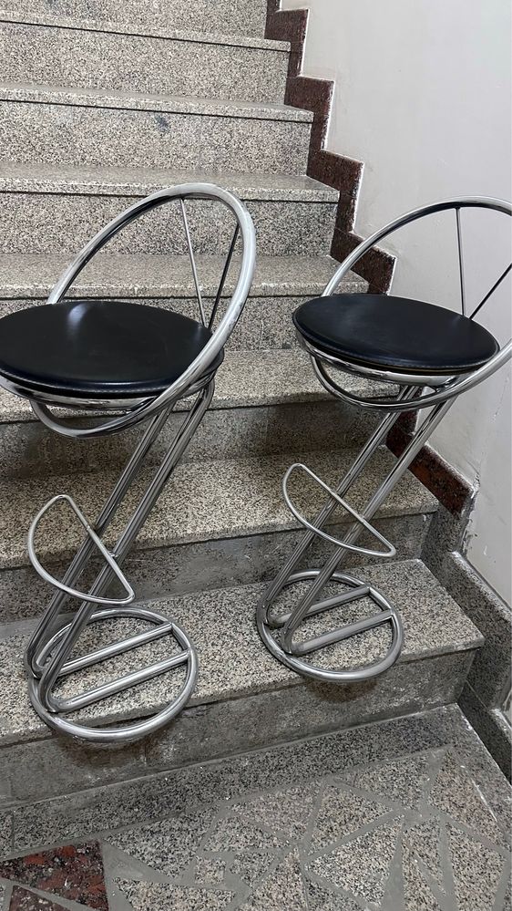 Барные стулья 2 шт от итальянского бара,отличного качества