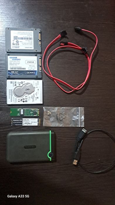 1 TB ikkita, m2 ikkita, SSD ikkita (256 GB va 120GB) Sotilasi