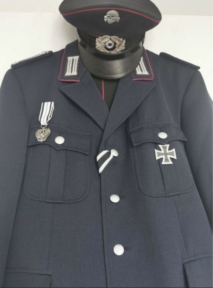 Vând uniformă germană de pompieri