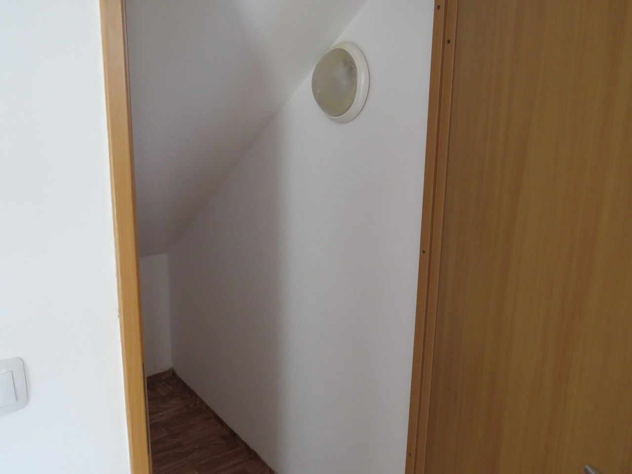 Продава се Къща в Долна баня - 90 кв.м за 945 €/кв.м - Снимка #1