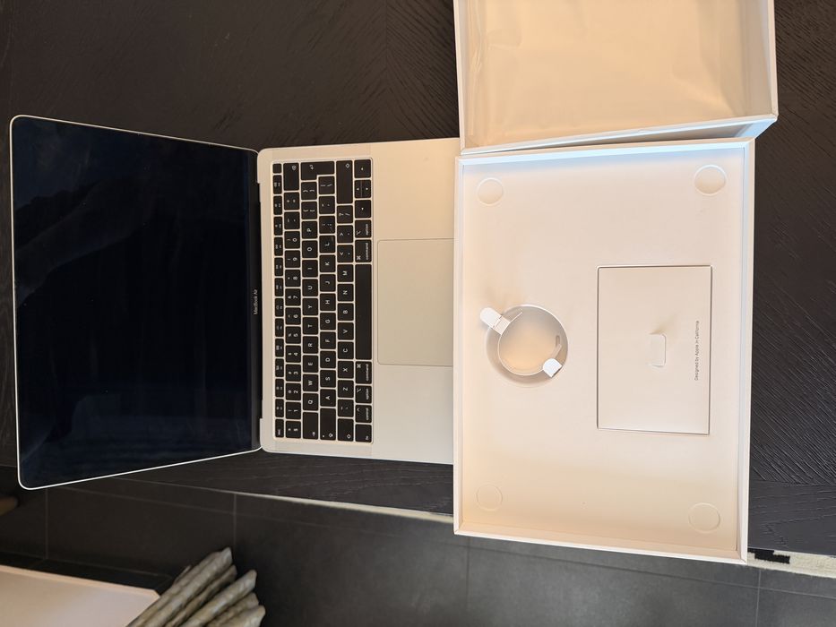 MacBook Air Retina 13” - Impecabil