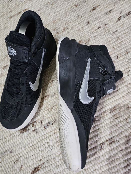 Pantofi sport Nike marimea 39 interior 24,5 cm.