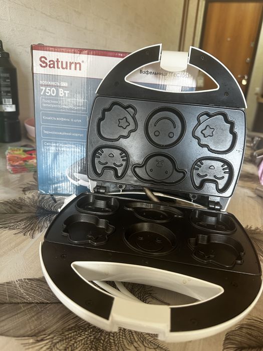 Вафельница в отличном состоянии