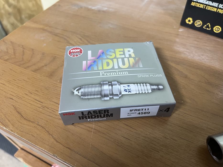 Оригинальные свечи зажигания NGK IFR6T11
