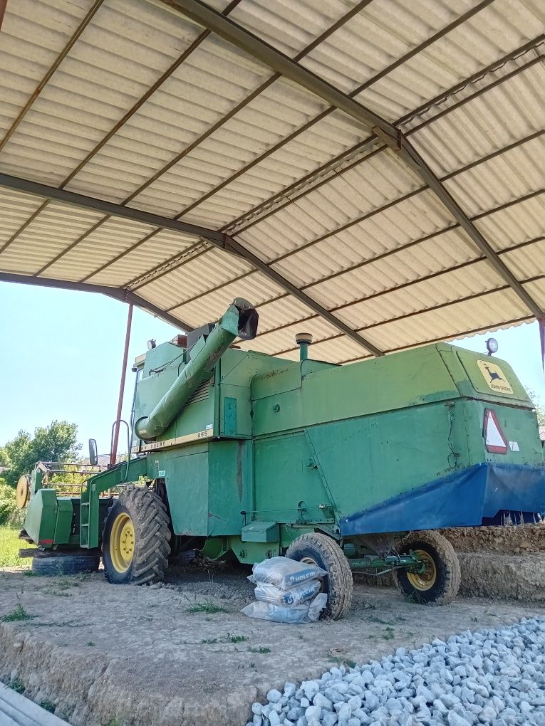 Vând  combină jhondeere
