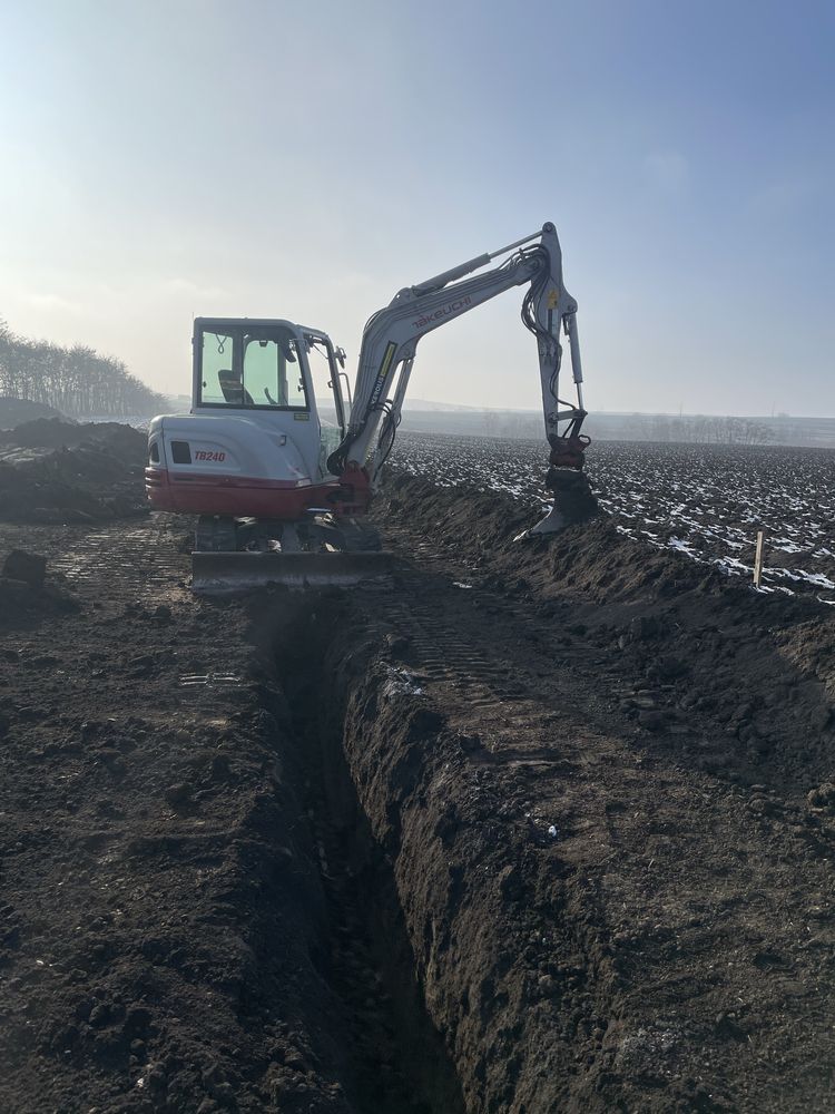 Execut lucrari cu excavator de 4 tone si transport agregate 7.5 t