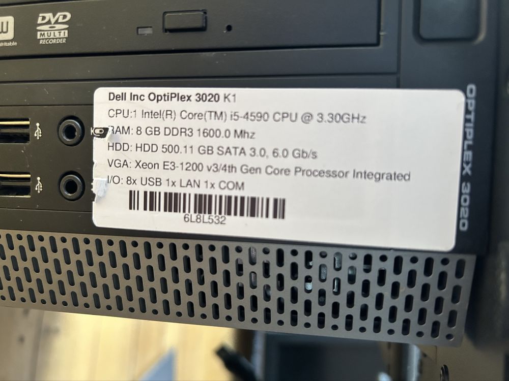 Dell Optiplex с монитори, клавиатури и мишки