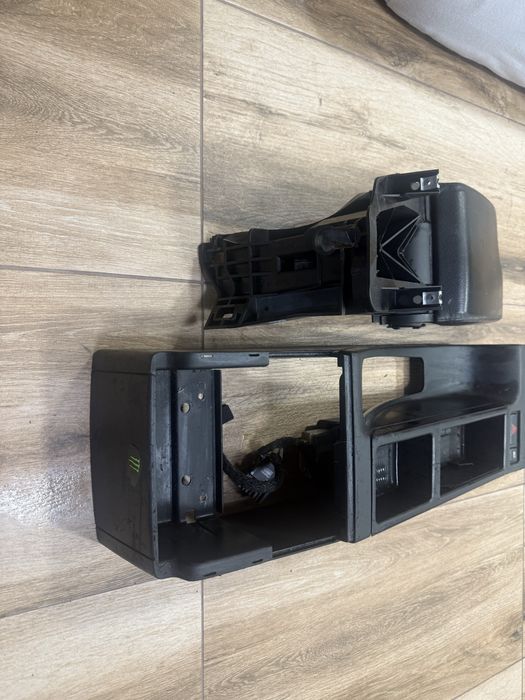 Подлакътник с барче за БМВ е46