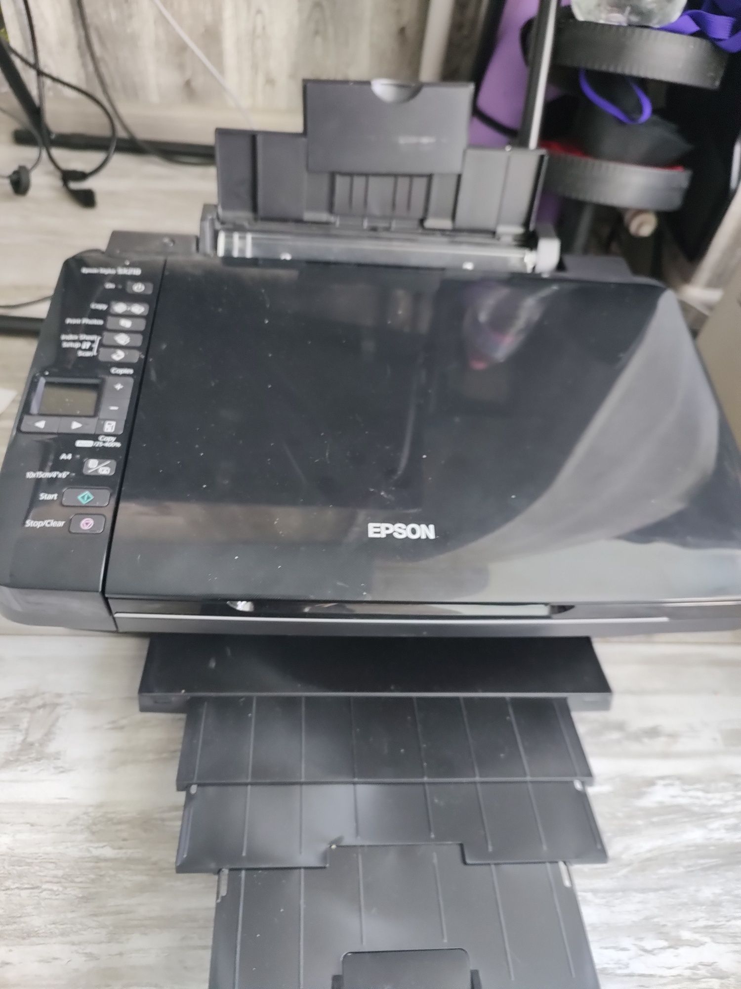 Принтер и скенер Epson Stylus SX218 и само принтер по стар