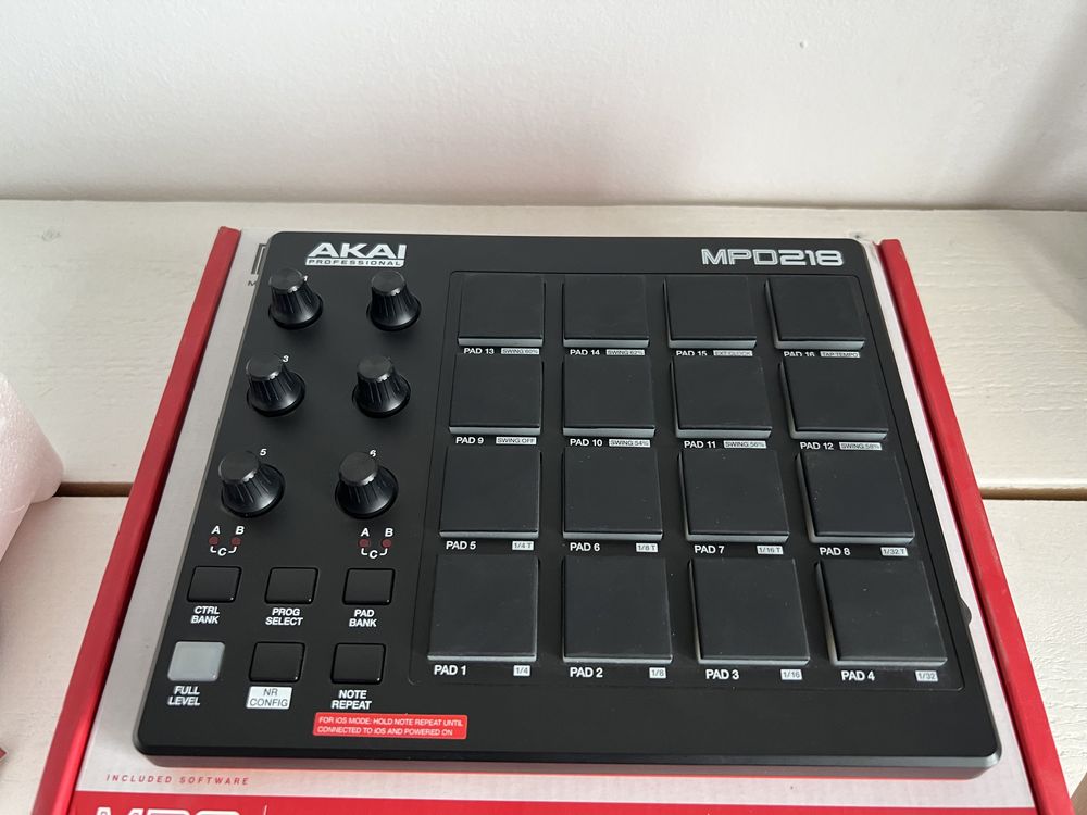 Controler MIDI Akai MPD218