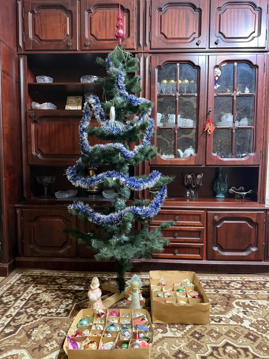 Елка искусственная + винтажные елочные игрушки (ГДР)