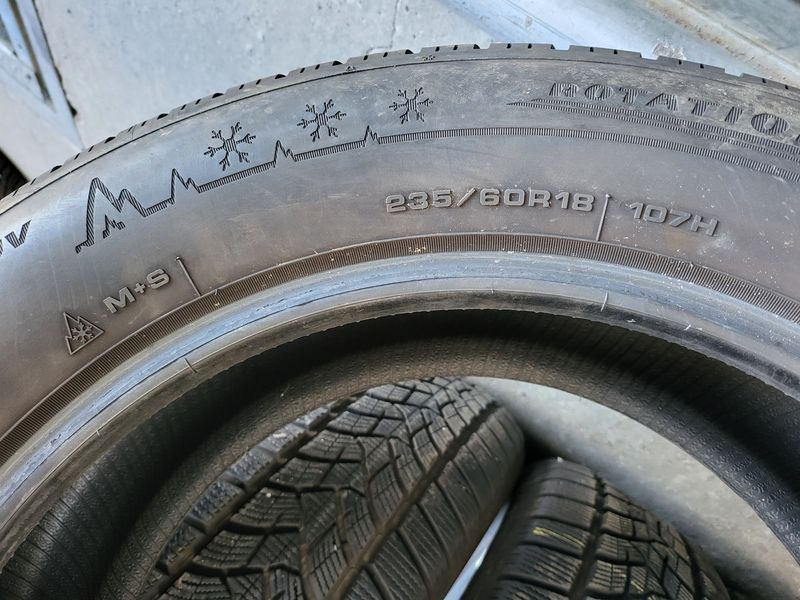 235/60/18 DUNLOP 4бр