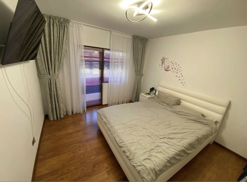 Proprietar, vând apartament cu 3 camere decomandat