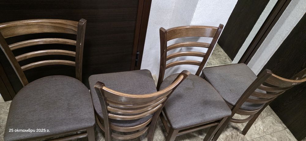 Трапезни столове