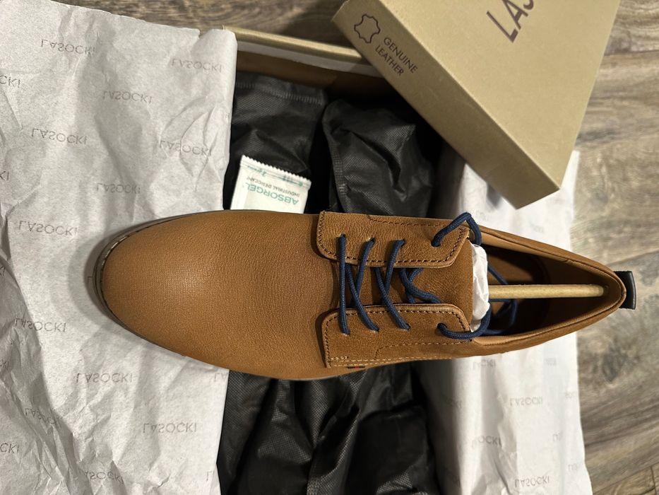 Официален костюм