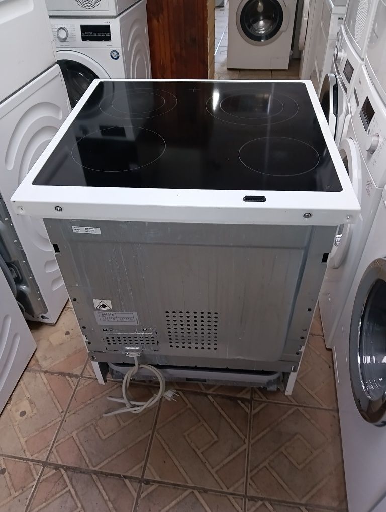 Свободно стояща печка с керамичен плот Voss Electrolux 2годиниГаранция