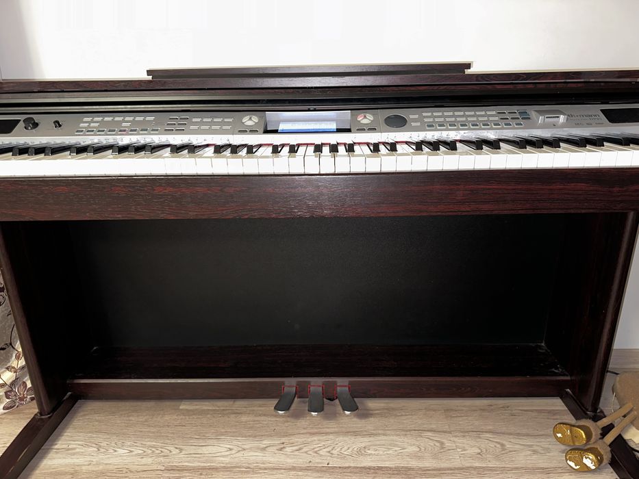 Vând pian Thomann DP85