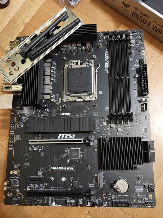AMD Ryzen 9 7950X + MSI Pro B650-S Wi-Fi