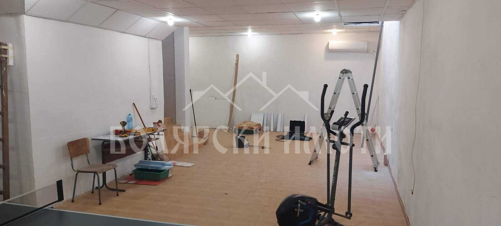 Офис/Магазин/Студио под наем в Идеален Център