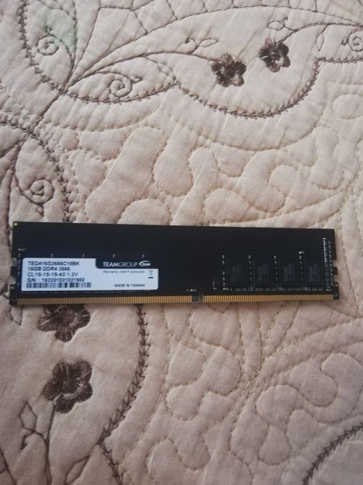 Vând schimb plăcută ram ddr4