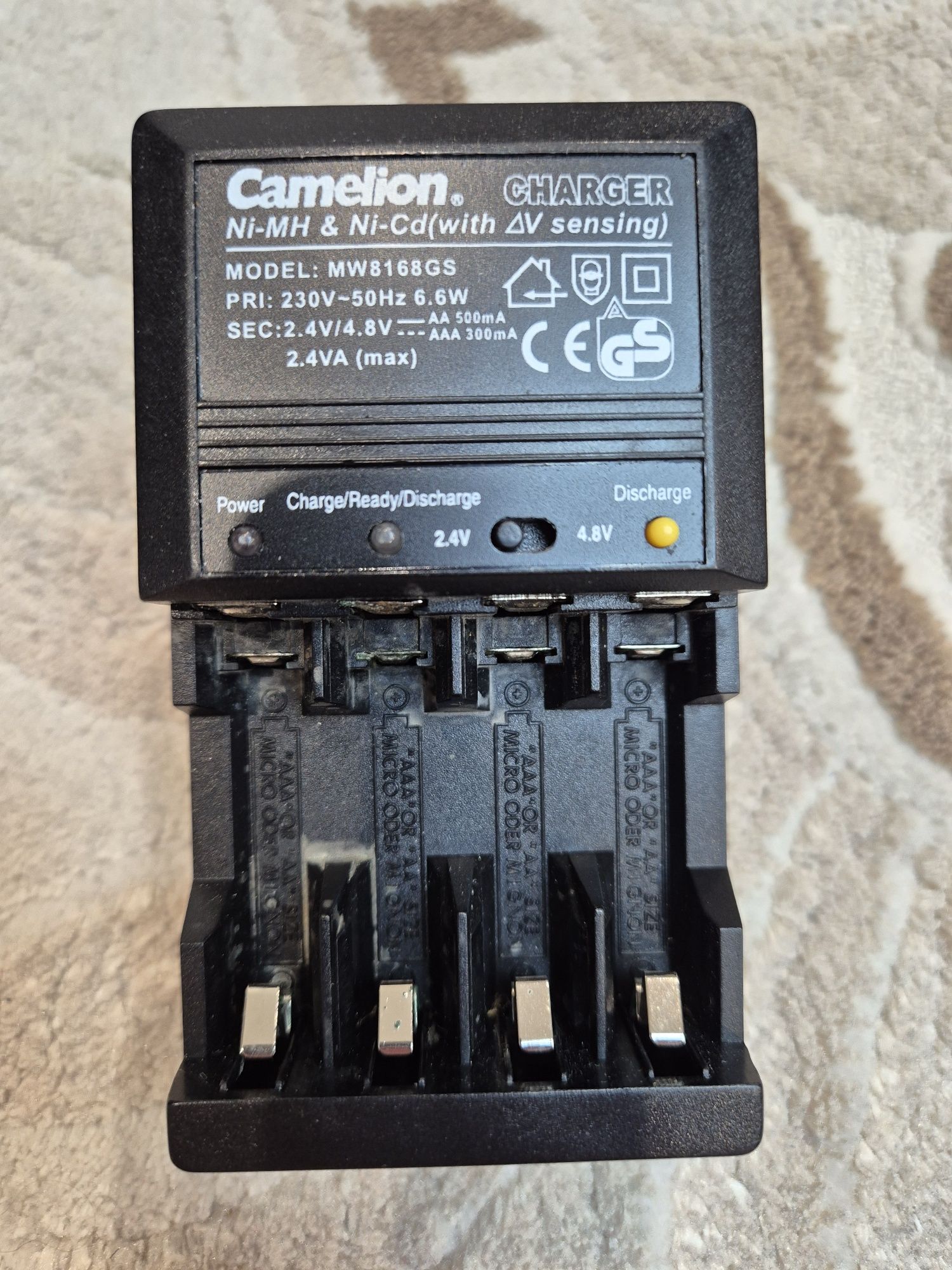 Зарядное устройство Camelion для батареек