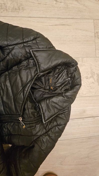 Яке кожено черно