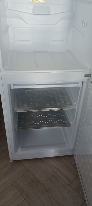 Frigider cu dozator Beko