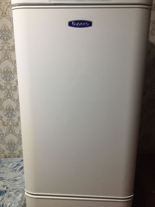 Отдам двухкамерный холодильник