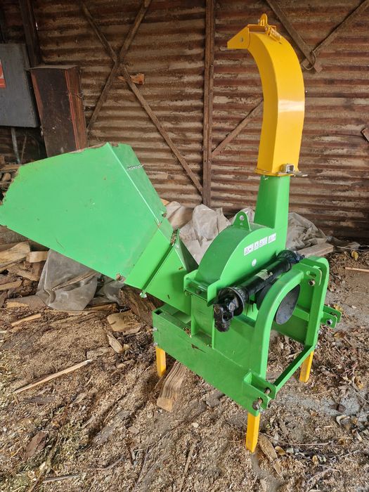 Tocator crengi pentru tractor