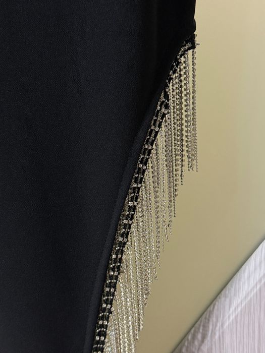 Елегантна рокля под коляно