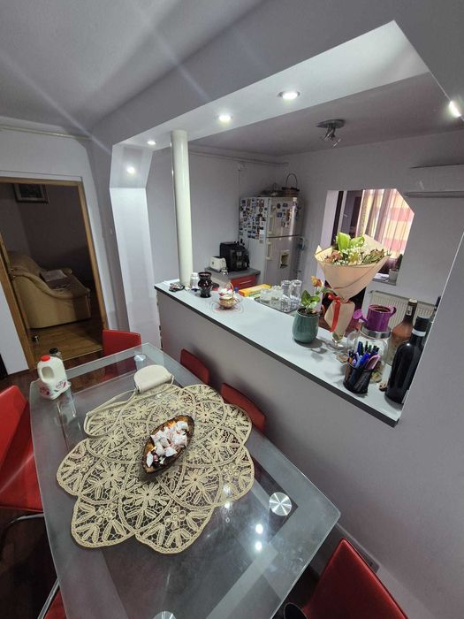 Vand apartament 3 camere Detunata