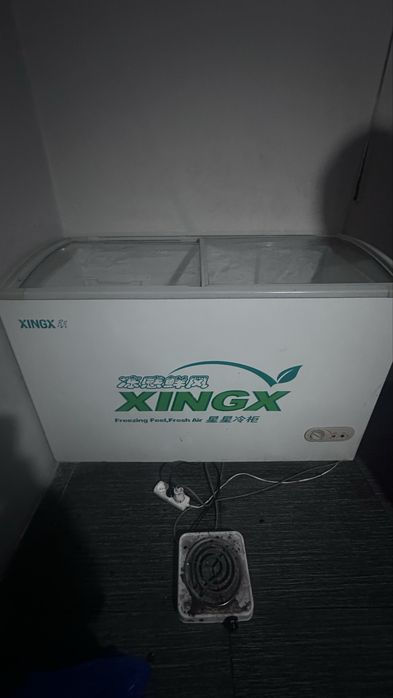 Морозильник новый почти