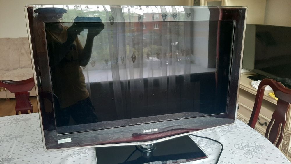 Телевизор Самсунг 79 × 50 см