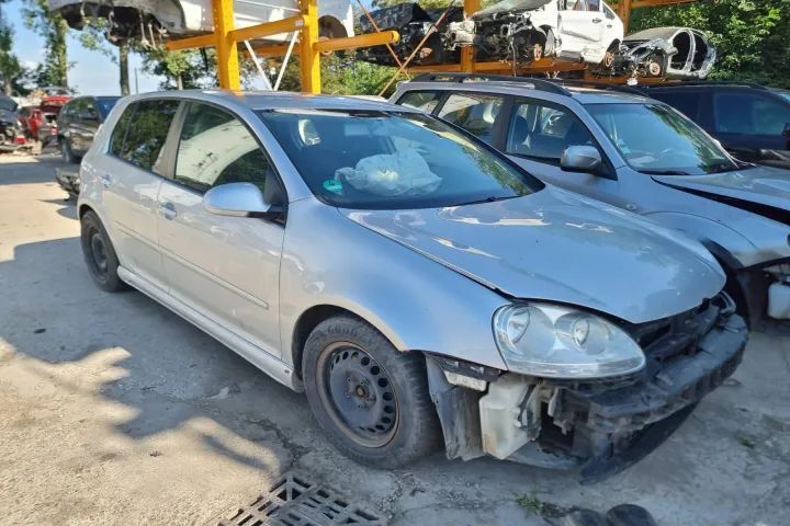 Dezmembrez VW Golf 5 motor 1.6fsi 115cp BAG cutie de viteze manuala 6+1 dezmembrari piese