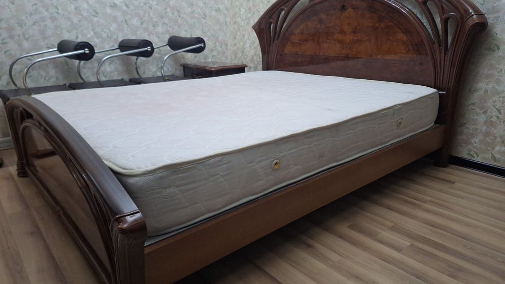 Продам кровать с матрасом