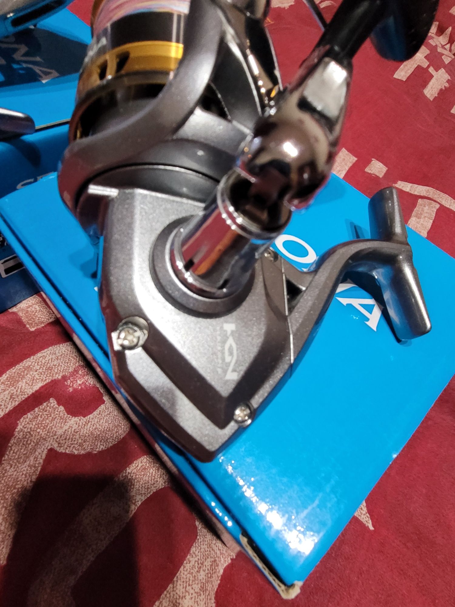 Продавам 2бр въдици DAM и 2бр макари SHIMANO