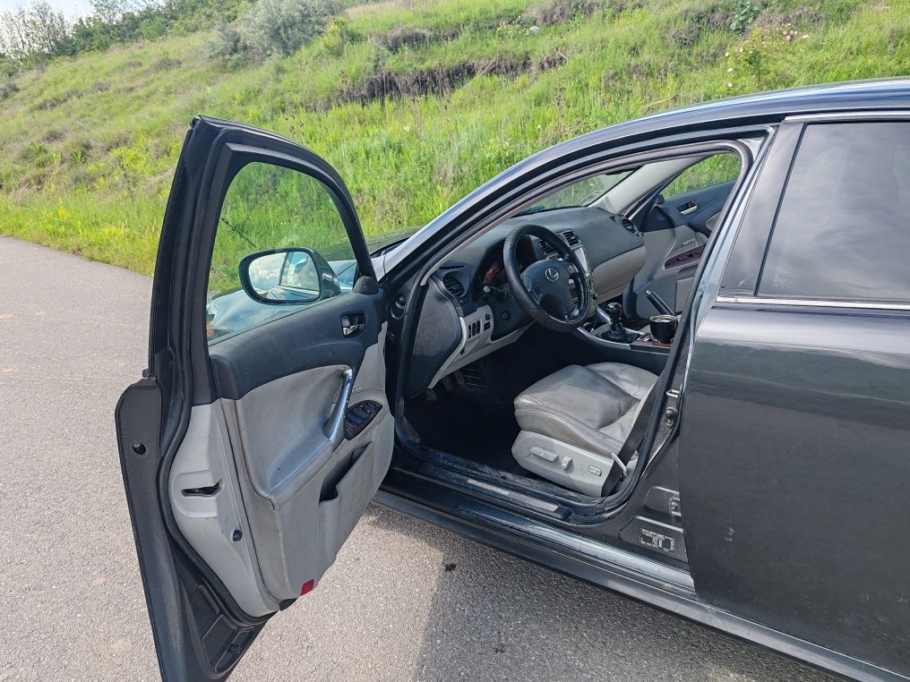 Lexus IS 220 D în stare buna de funcționare
