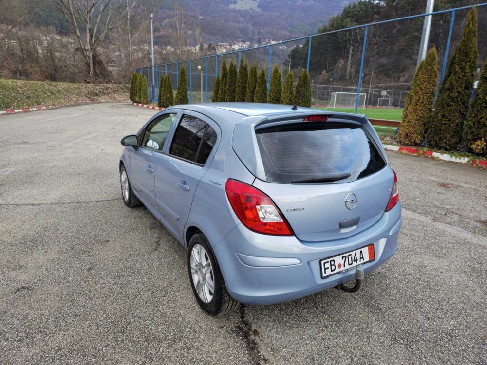 Opel corsa D 1.2 benzin
