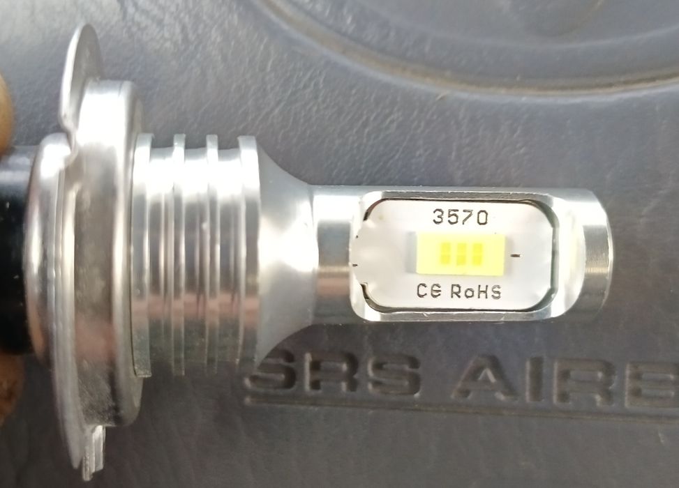 Продам лампы светодиодные Н7 2шт.6000тн. за пару.