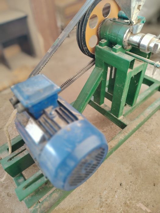 Ququruzni oporot sotiladi