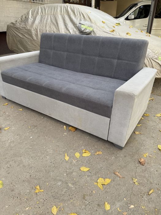 Сотилади диван холати зур айби йок