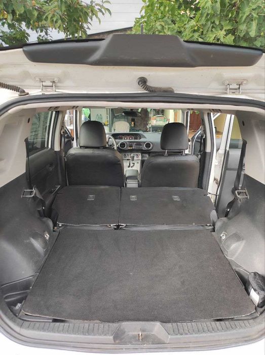 Продавам Toyota Scion, перфектно състояние