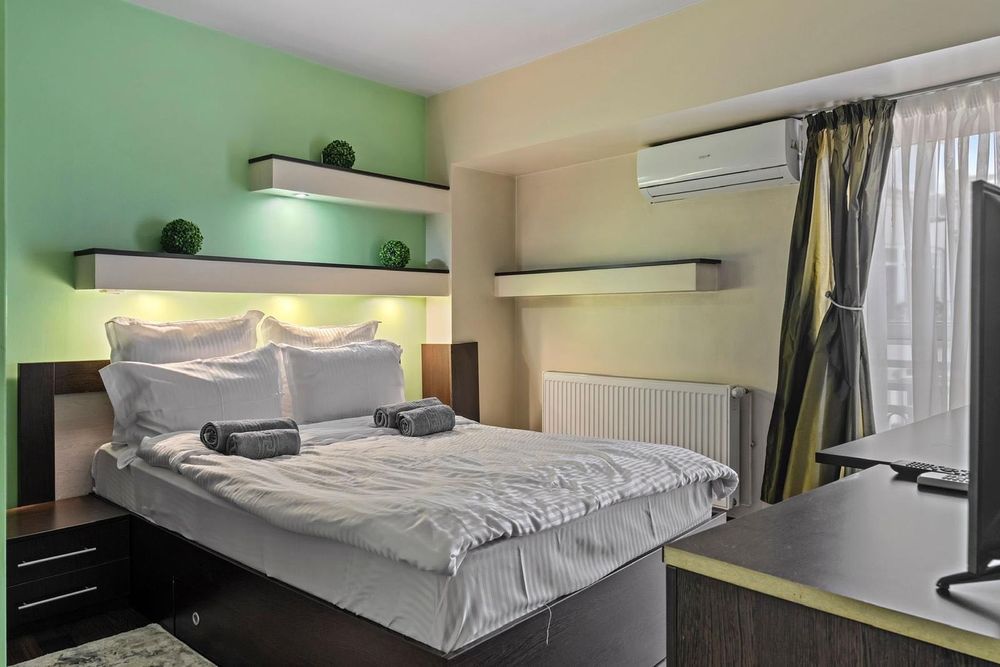 Proprietar vând Apartament 4 camere bld Unirii 47 - stradal