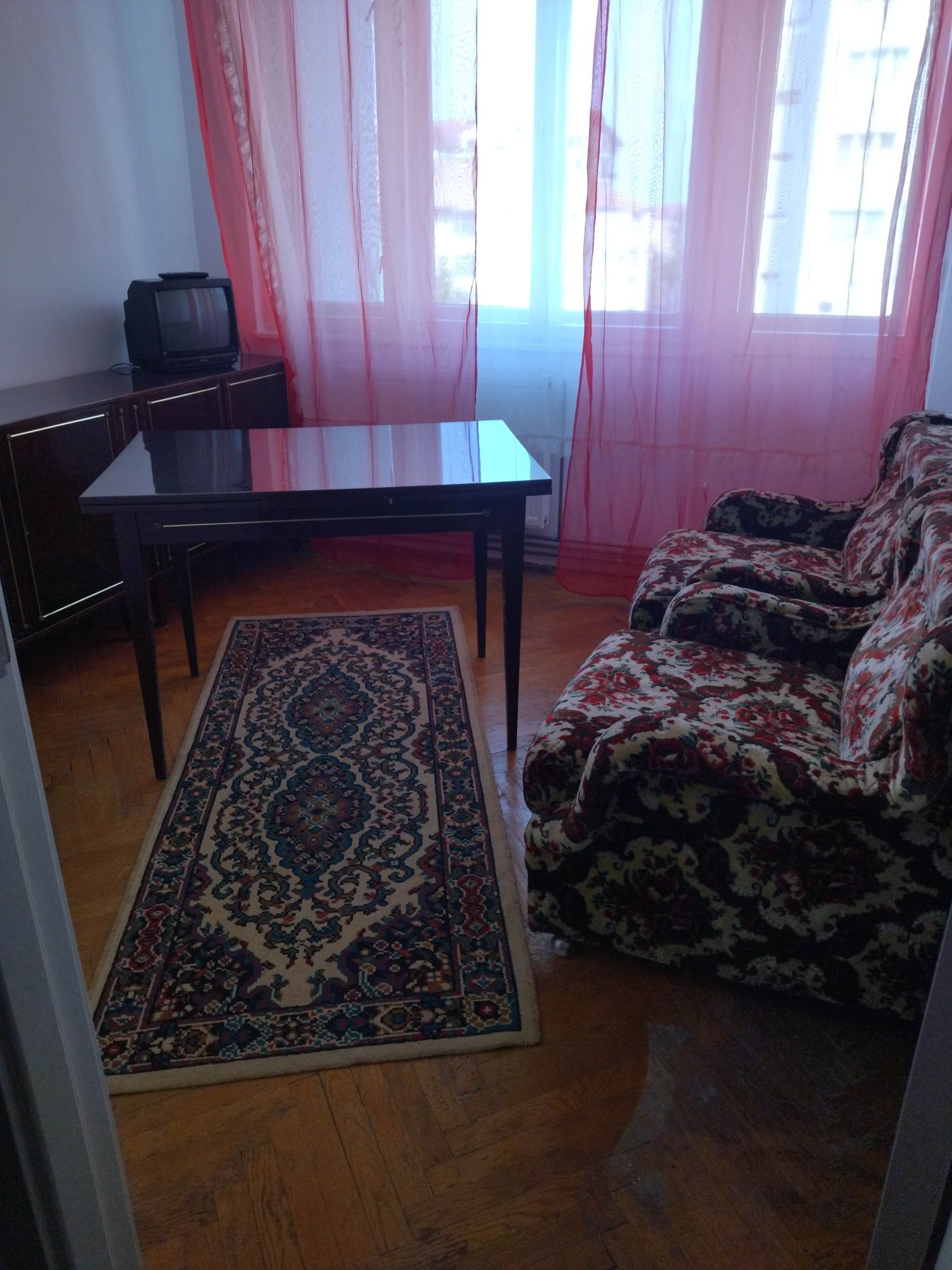 Inchiriez apartament